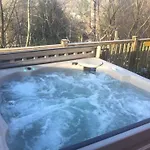 Owls House - With Hot Tub- District *