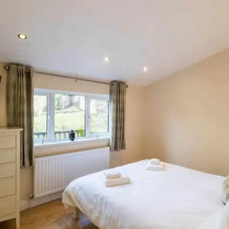 Feriehus Owls House - With Hot Tub- District