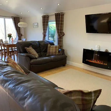 Feriehus Owls House - With Hot Tub- District