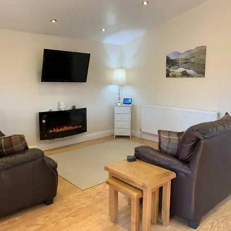 Owls House, White Cross Bay, Ambleside, بيت خشبي *