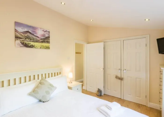 Owls House - With Hot Tub- District Дом отдыха Уиндермир